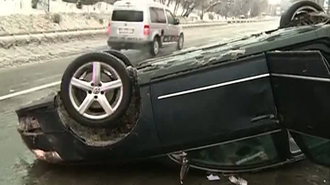 Accident în Capitală din cauza poleiului. Nu au existat victime VIDEO