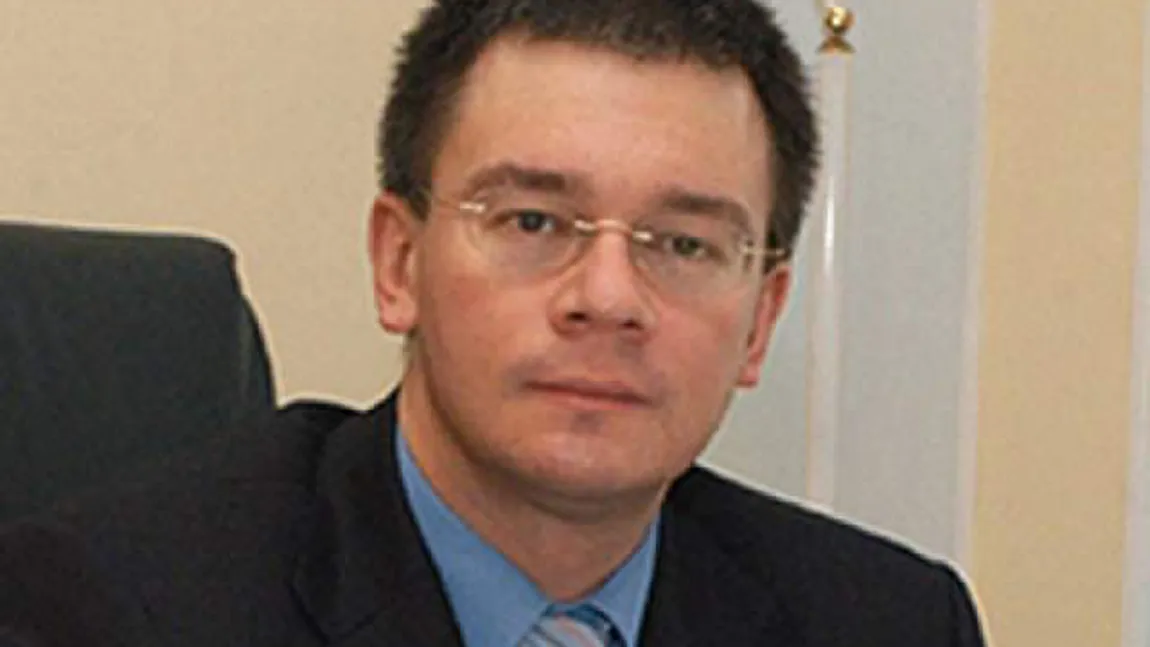 Mihai Răzvan Ungureanu, păzit de o echipă specială de la SIE. Premierul nu a renunţat nici la SPP