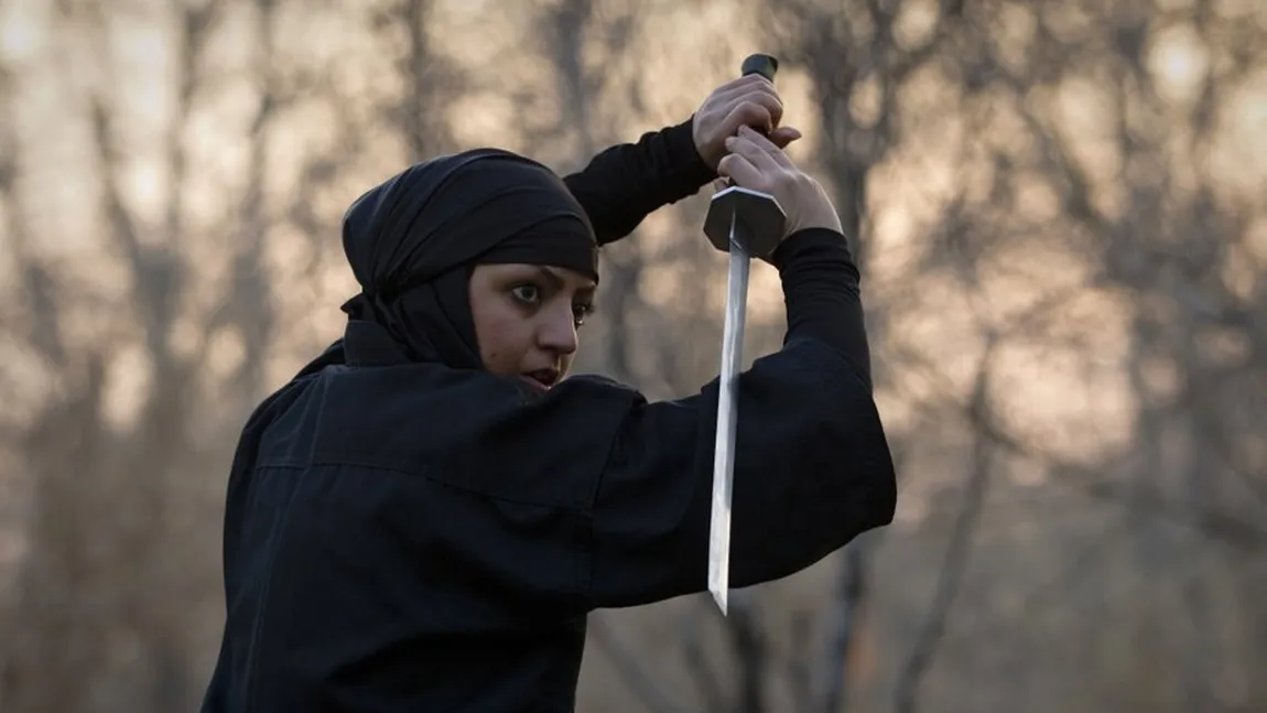 Revoluţie în islam: femeile ninja ale Iranului GALERIE FOTO