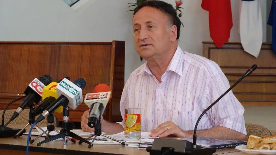 Cum explică primarul de la Piteşti prezenţa morţilor pe listele electorale VIDEO