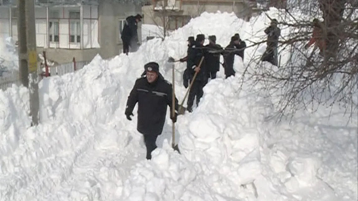 SITUAŢIE DE URGENŢĂ în Vrancea. Zeci de mii de oameni sunt sub zăpezi