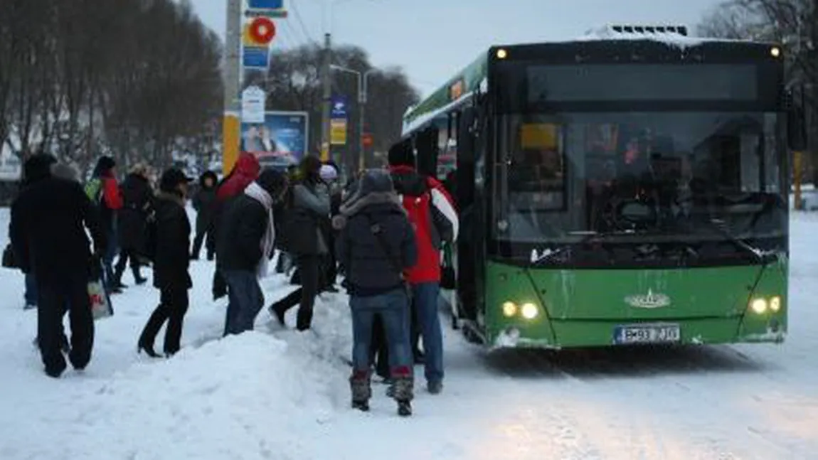 Şmecherii şoselelor. Au blocat trei autobuze şi au dat cu pumnii şi picioarele