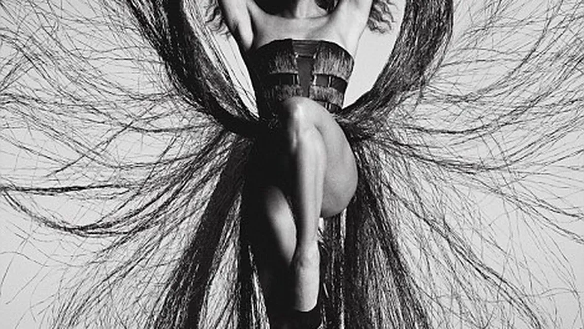 Naomi Campbell, transformată în Tina Turner, într-un nou pictorial FOTO
