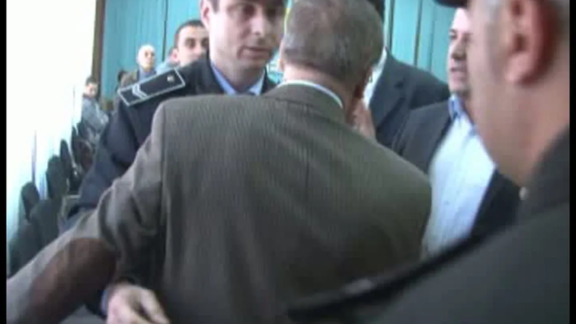 Bătaie în Primăria din Drobeta Turnu Severin VIDEO