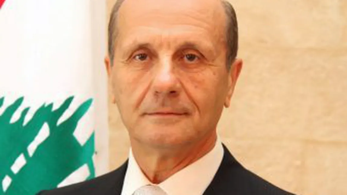 Ministrului libanez de Interne i s-a furat de două ori haina la Bucureşti. Una era de la Băsescu