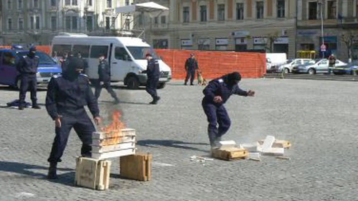 SCANDAL la Cluj. Zugravi şi bucătari, angajaţi pe post de jandarmi