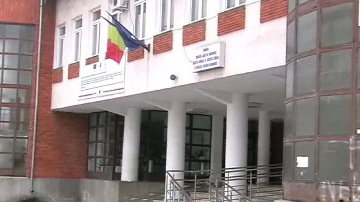 Oameni necăjiţi. De Paşte trebuie să dea înapoi primele de la Crăciun