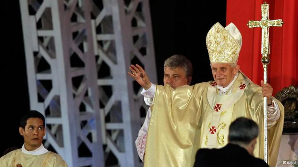 SFAT PAPAL: Papa Benedict îndeamnă popoarele din Orientul Mijlociu să renunţe la răzbunare