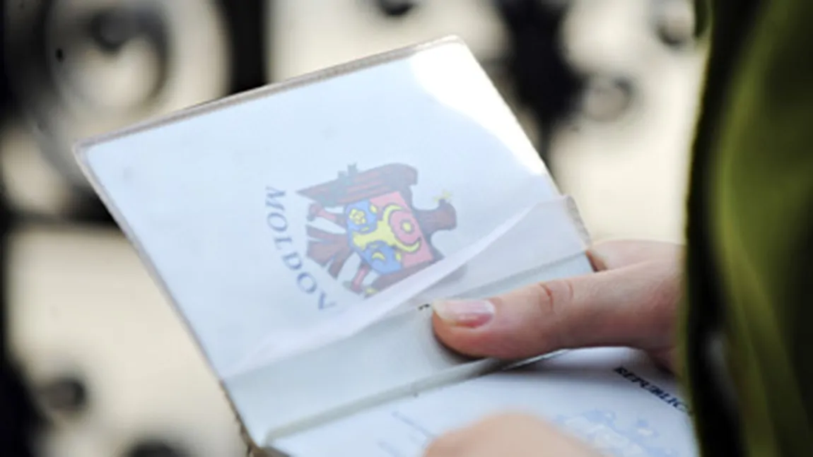 Dosarul paşapoartelor. 11 funcţionari, arestaţi pentru 29 de zile