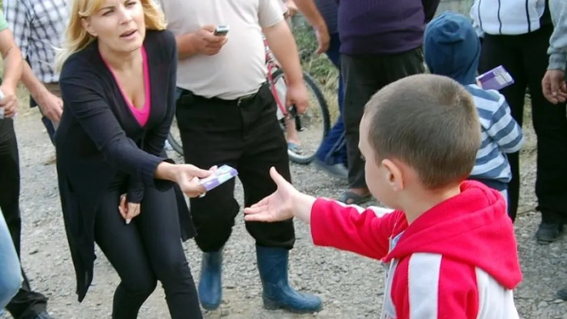 Cu tocuri înalte şi pantaloni strâmţi, Udrea a avut cea mai bună absorbţie VIDEO