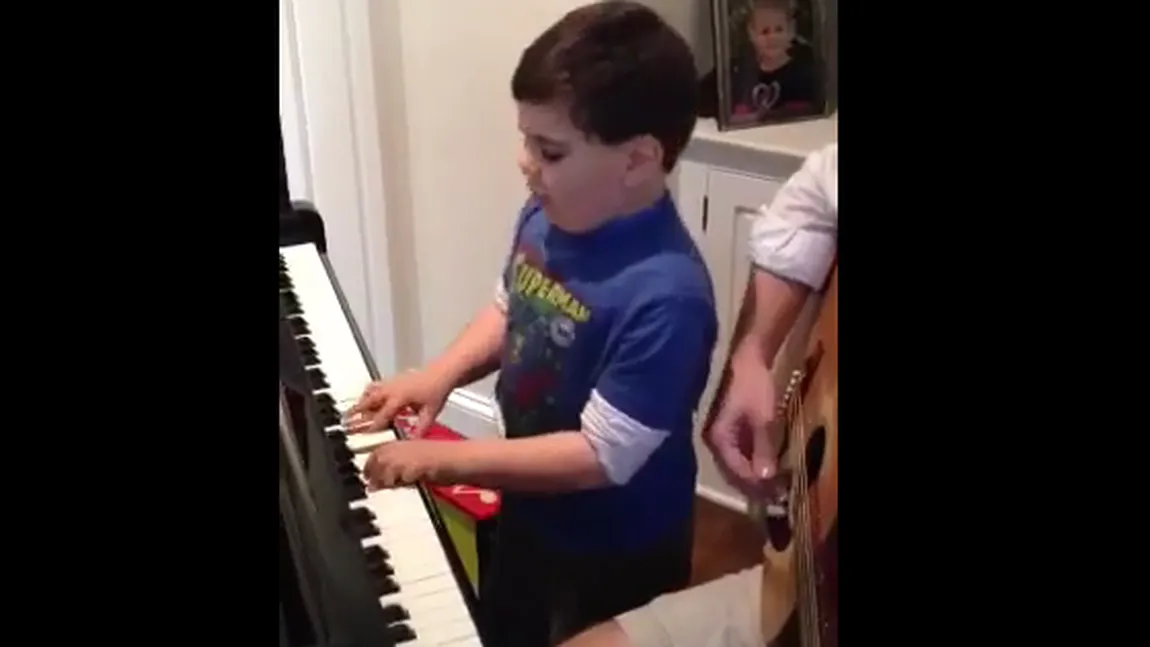 Un băiat AUTIST face senzaţie cu talentul său la pian VIDEO