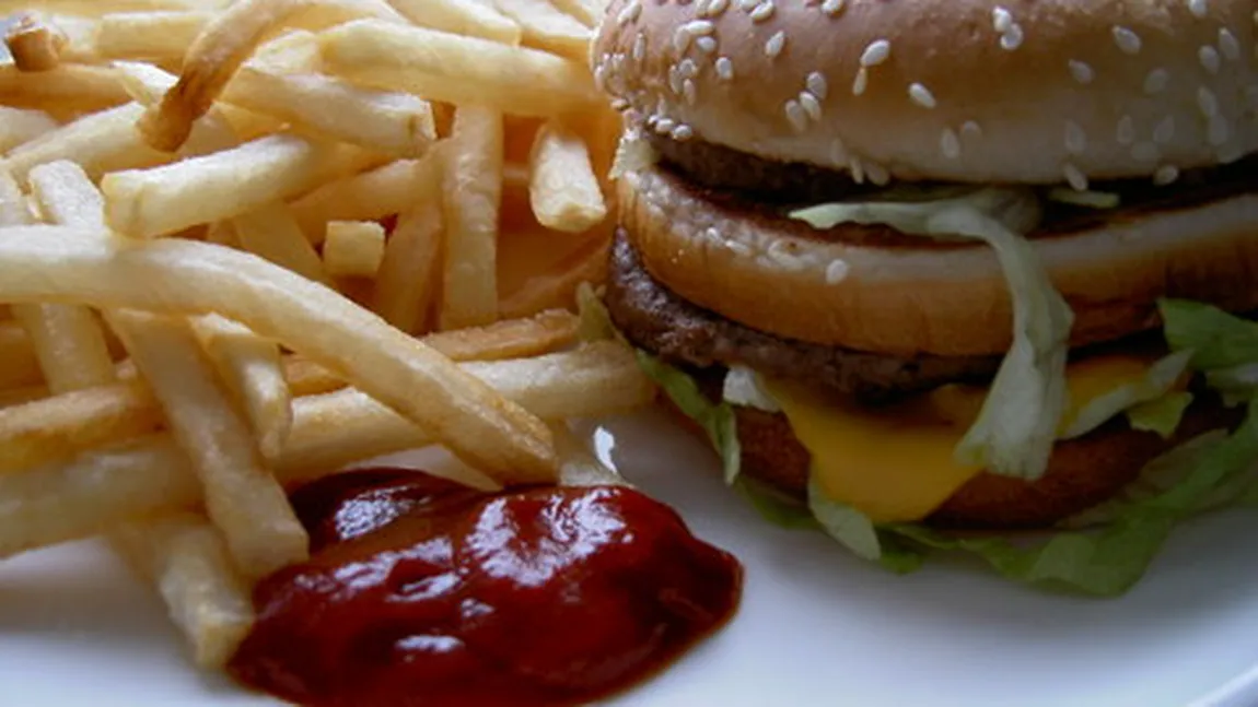 Studiu: Hrana de tip fast-food ne face depresivi