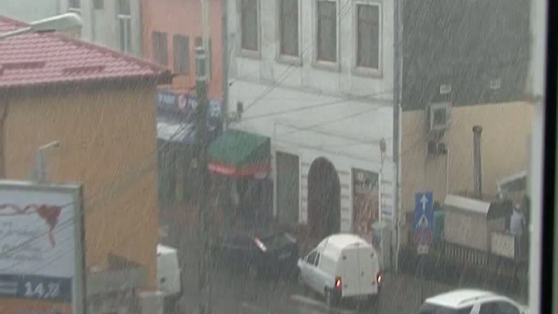 Furtunile şi grindina au făcut ravagii. În Dolj s-a semnalat o tornadă VIDEO