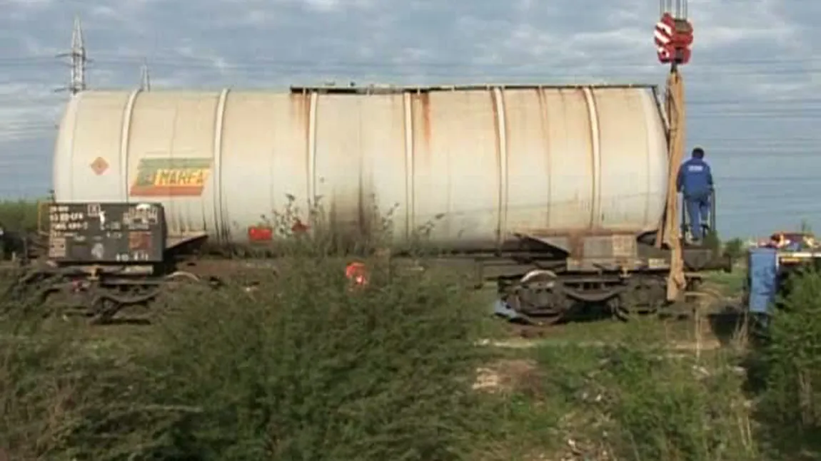 Incident feroviar la Timişoara: Un vagon cu motorină s-a răsturnat de pe şine VIDEO