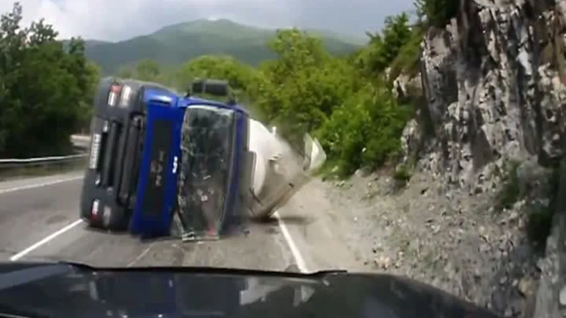 Accident filmat în timp real pe o şosea din Rusia VIDEO