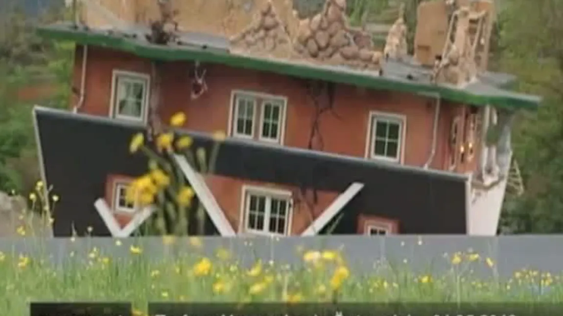 Lumea s-a întors pe dos! Vezi cum arată casa răsturnată din Austria VIDEO