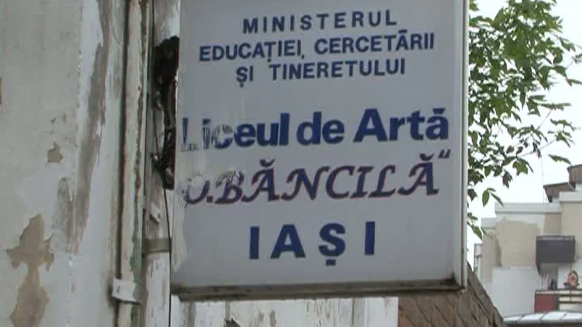 Profesor OBSEDAT SEXUAL. Dascălul dădea note în funcţie de mărimea sânilor