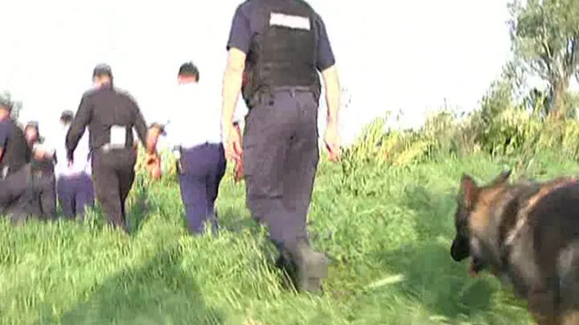 Bărbatul care a răpit un copil de 2 ani şi jumătate a încercat să fugă de sub escortă