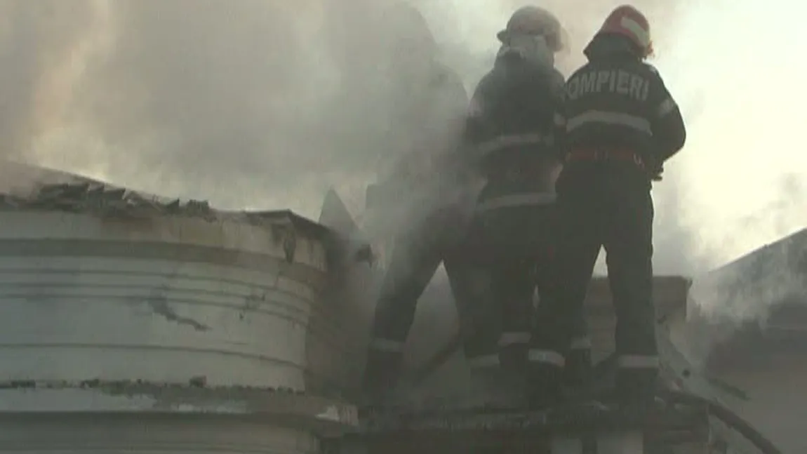 Incendiu puternic în Vrancea. Patru case au fost distruse de flăcări VIDEO