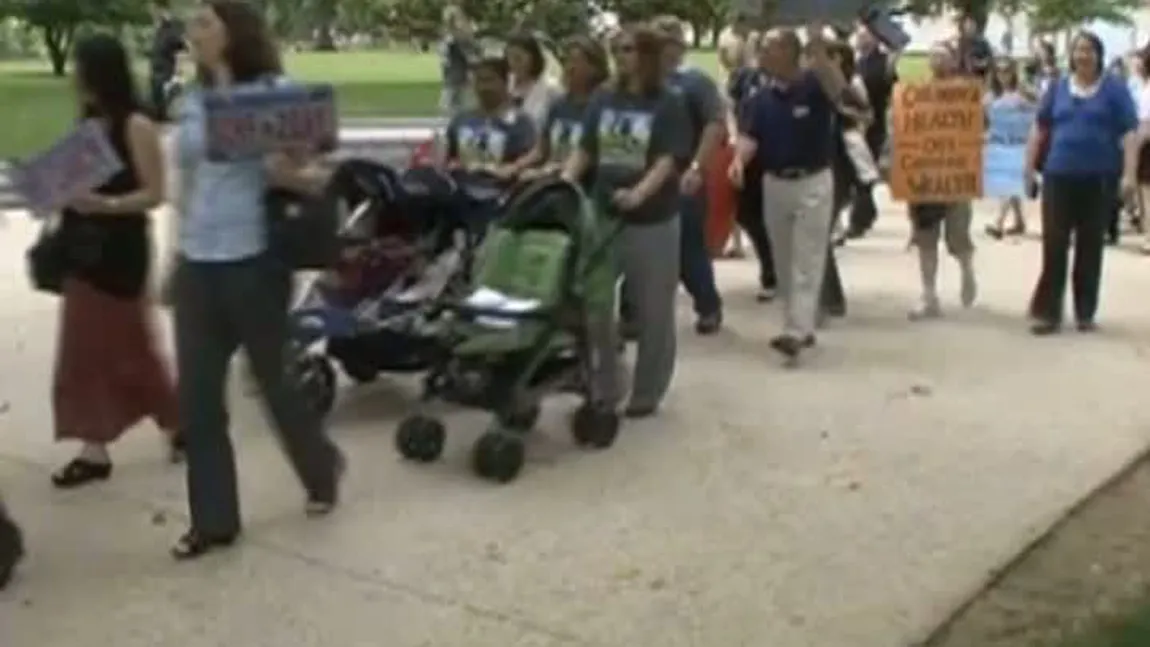 Protest cu cărucioare pentru copii în faţa Congresului american VIDEO