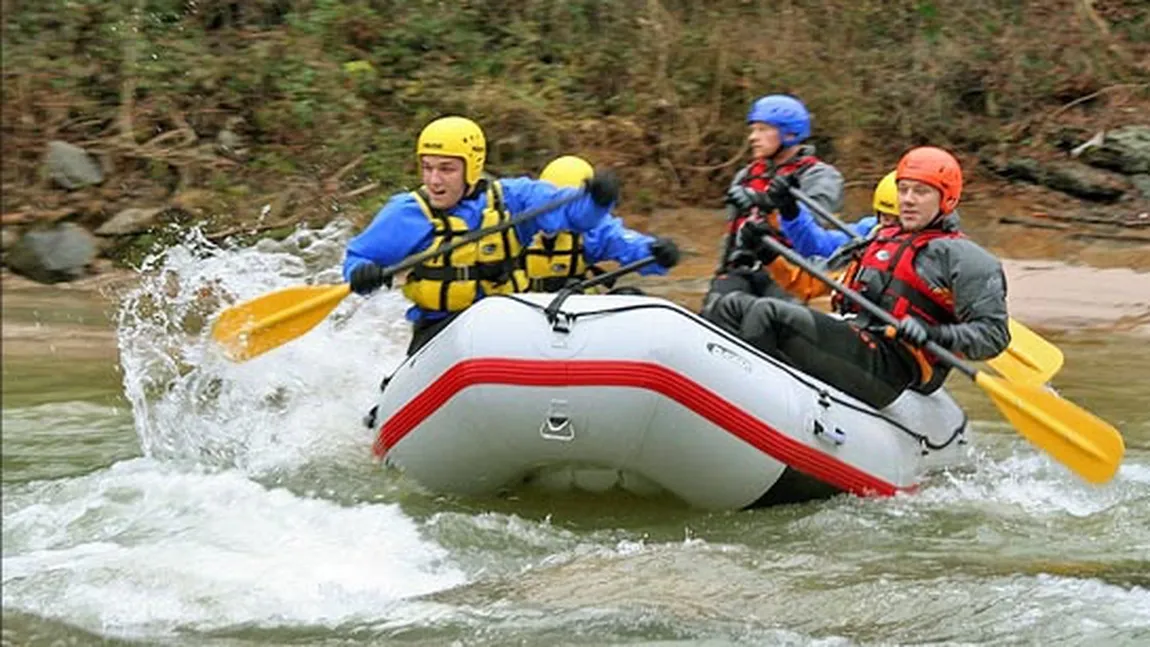 Vacanţa altfel. Iubitorii sporturilor de apă pot opta pentru rafting