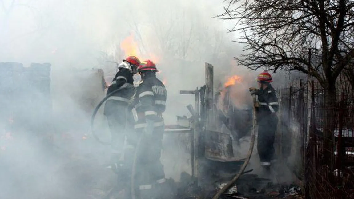 Un bloc A LUAT FOC la Timişoara. Toţi locatarii au fost evacuaţi