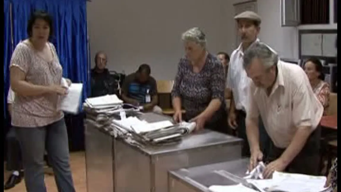 ALEGERI LOCALE 2012: Renumărare de voturi cu mascaţi, în Mehedinţi VIDEO