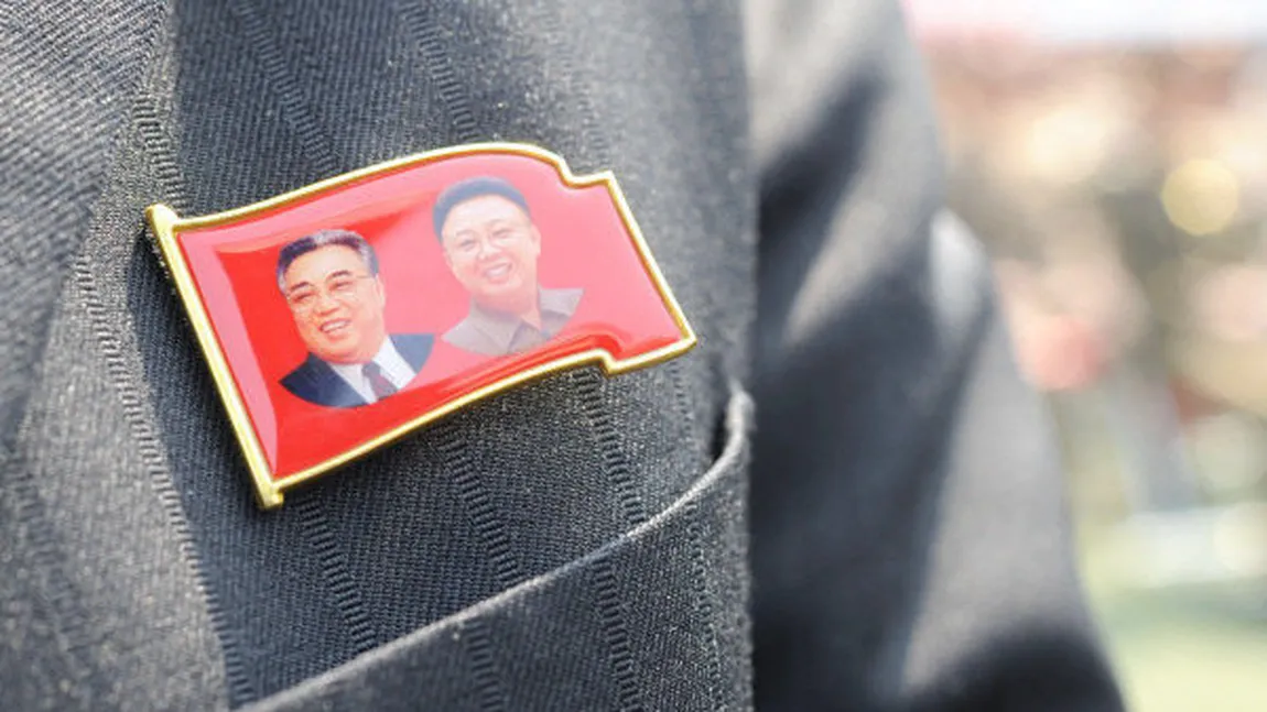 Coreea de Nord: O fetiţă a murit ÎNECATĂ în timp ce încerca să salveze portretele dictatorilor