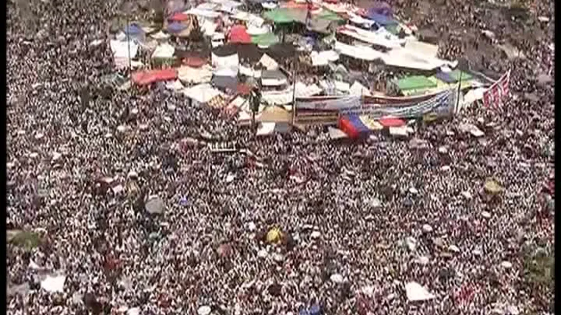 Egiptul fierbe din nou: Protestatarii au umplut piaţa Tahrir VIDEO