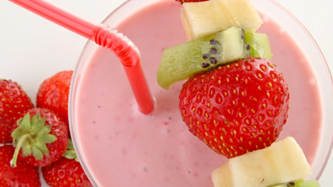 Reţete de smoothie: 10 metode de a bea fructele preferate de vară