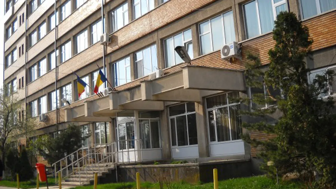 O fostă angajată a Spitalului de Urgenţă Buzău, trimisă în judecată pentru trafic de influenţă