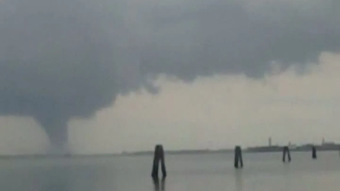 O tornadă violentă a făcut ravagii în Veneţia VIDEO