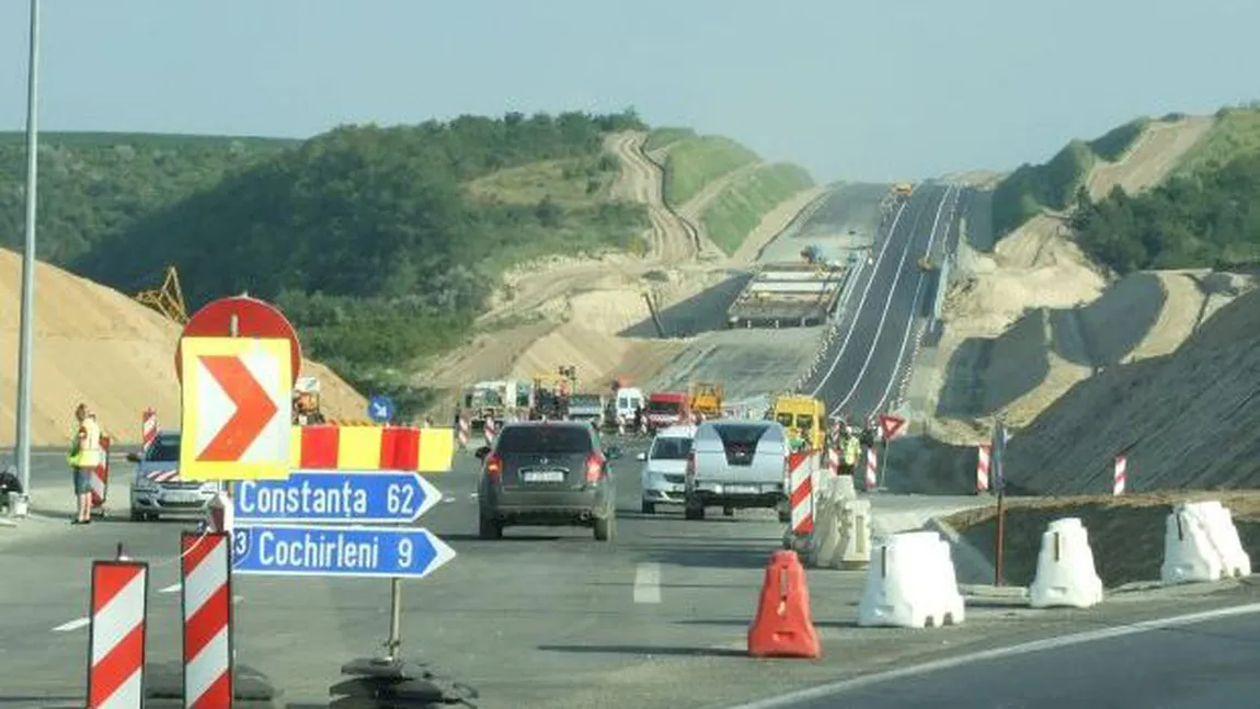 Primul accident pe noul tronson de pe Autostrada Soarelui. O maşină a zburat peste parapeţi