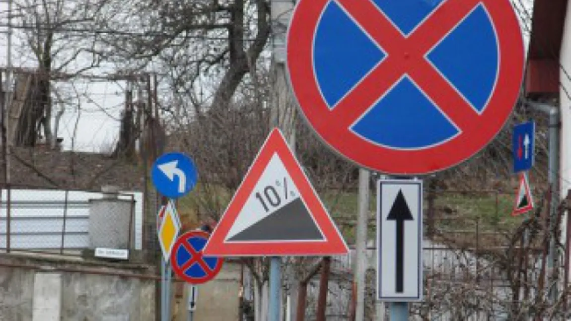 FURTUL VIEŢII. Doi fraţi, cercetaţi după ce au furat indicatoare rutiere de circa 10.000 de euro