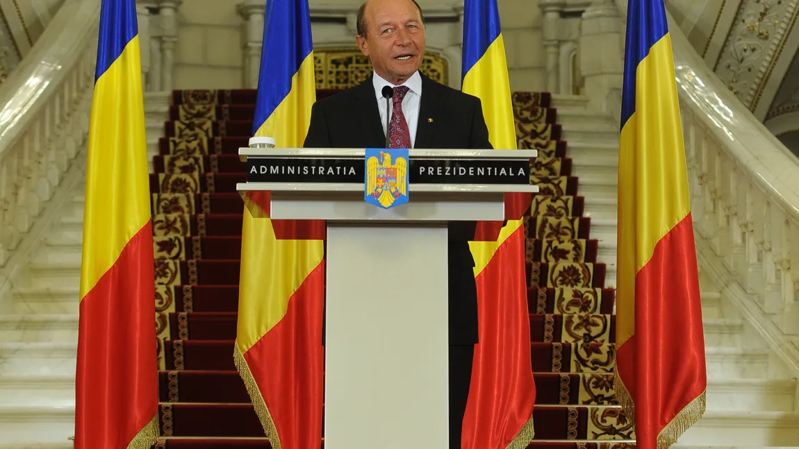 Băsescu, demis cu majoritatea voturilor exprimate de 50% plus 1 din românii înscrişi pe liste
