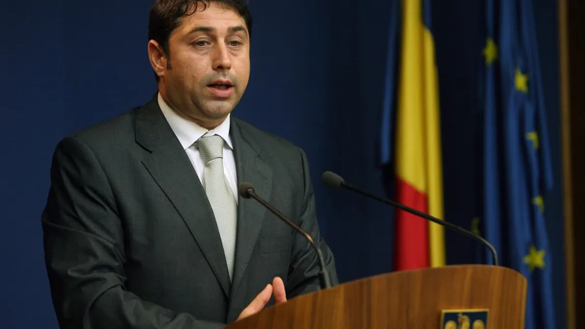 Comisia de apărare a Senatului: STS i-a instalat ILEGAL lui Băsescu telefonul securizat
