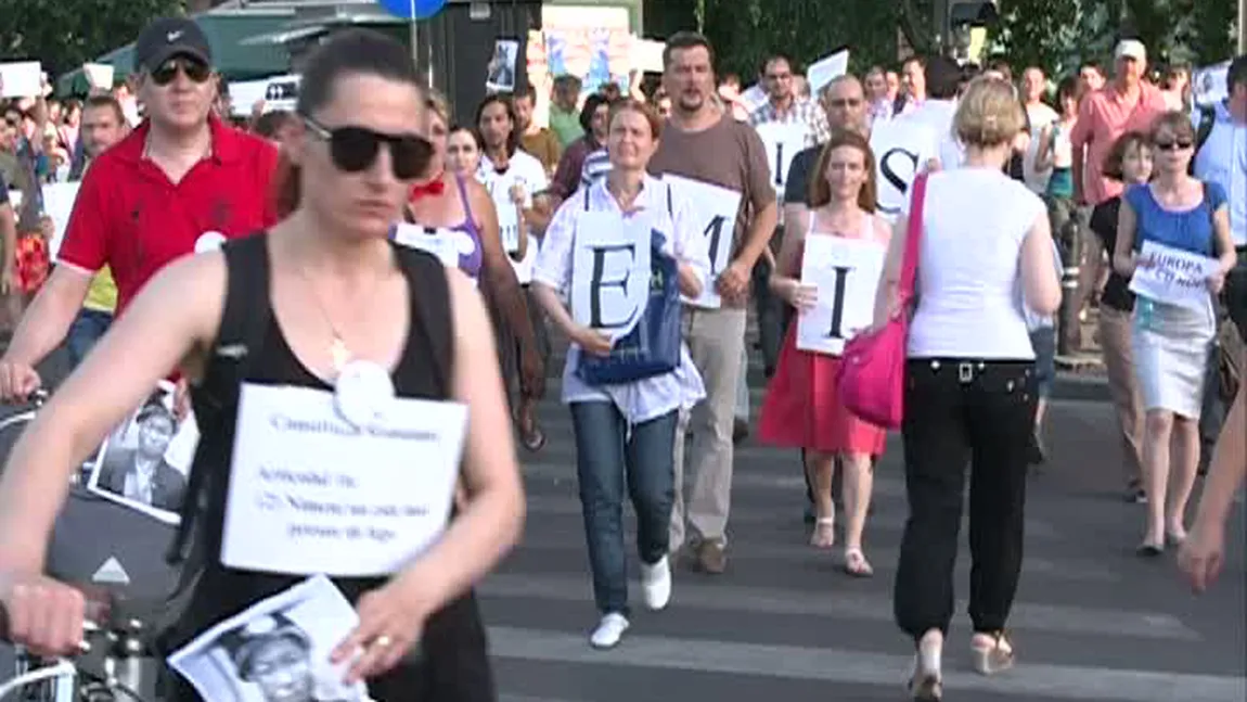 Mii de români au participat la mitingul de protest organizat de PDL în Bucureşti