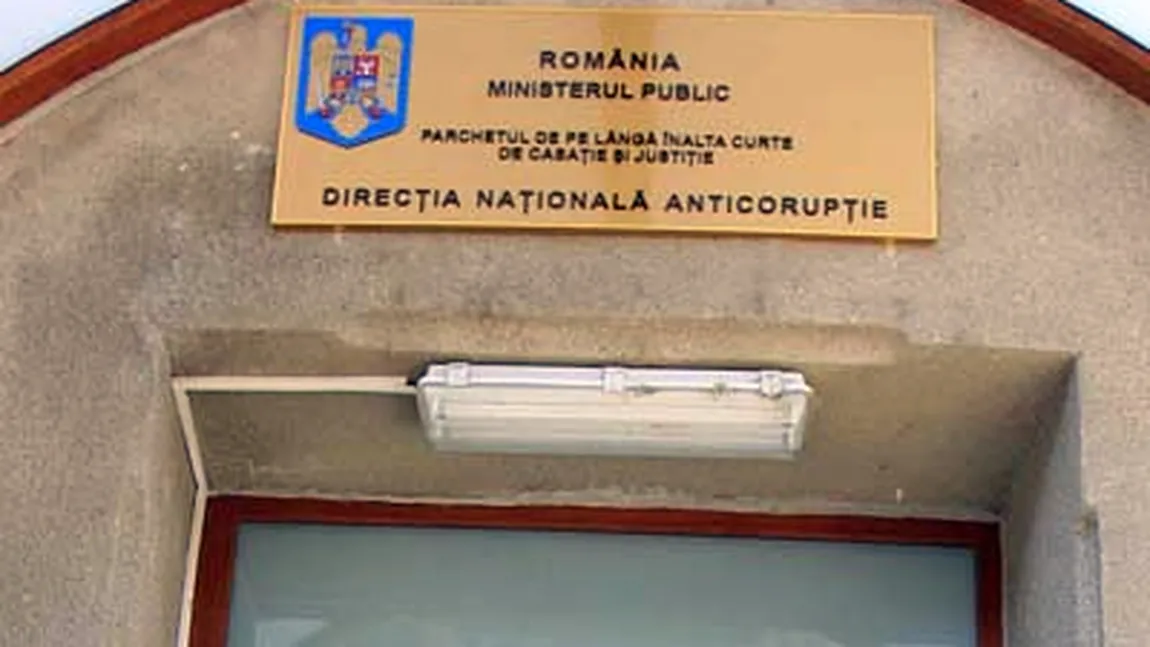 Un vameş din aeroportul din Timişoara, reţinut de DNA pentru mită