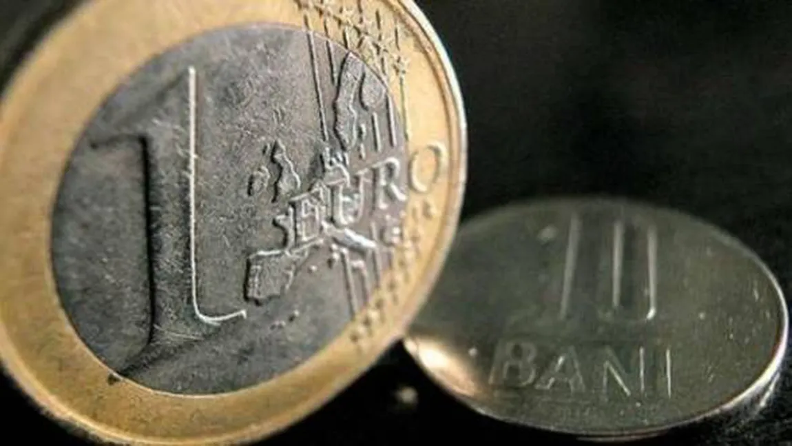 Un NOU RECORD: Euro se apropie de 4,64 lei