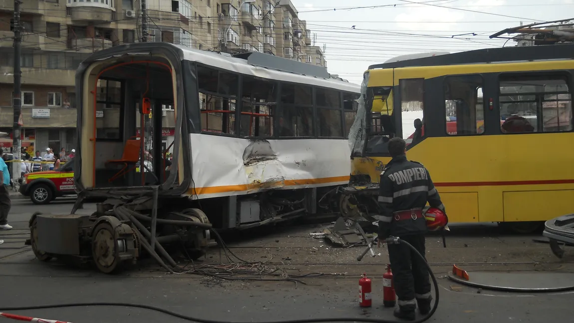 Două tramvaie s-au ciocnit în cartierul Rahova. 18 persoane au fost rănite FOTO şi VIDEO