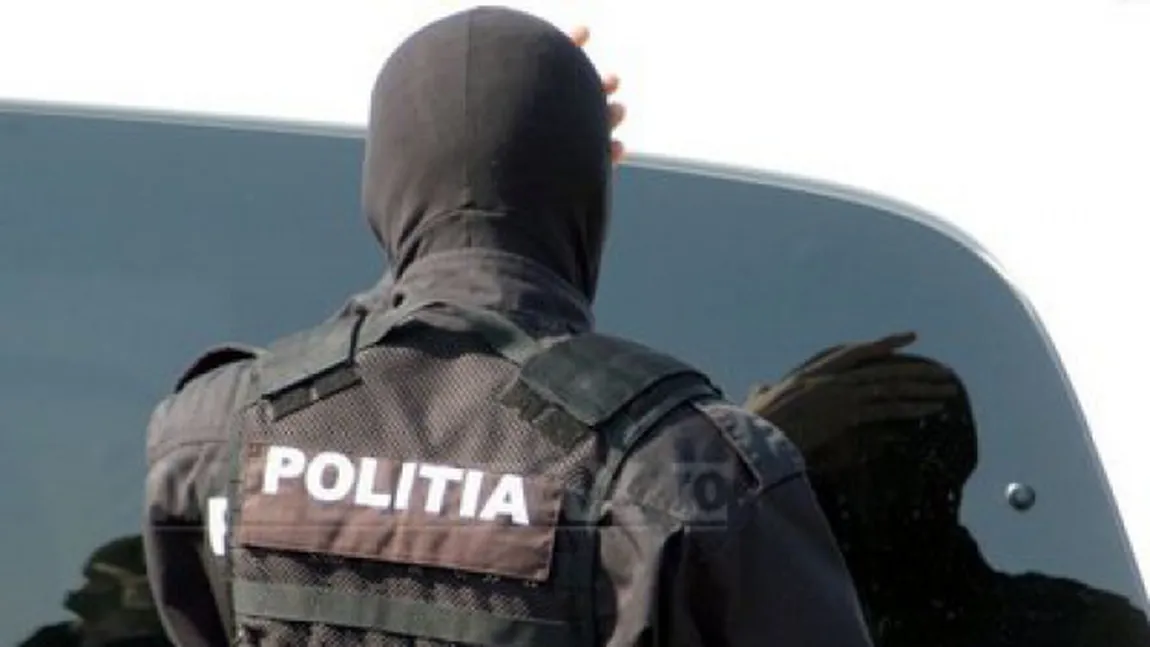 Descinderi la locuinţele unor persoane din Timiş, suspectate de furturi din locuinţe şi tâlhării