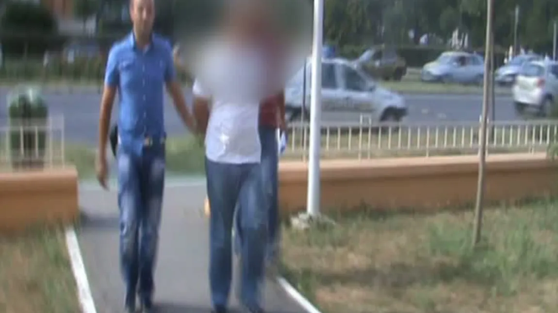 Un FALS poliţist a ajuns după gratii