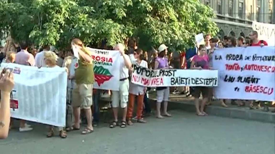 Protest în Piaţa Universităţii: 