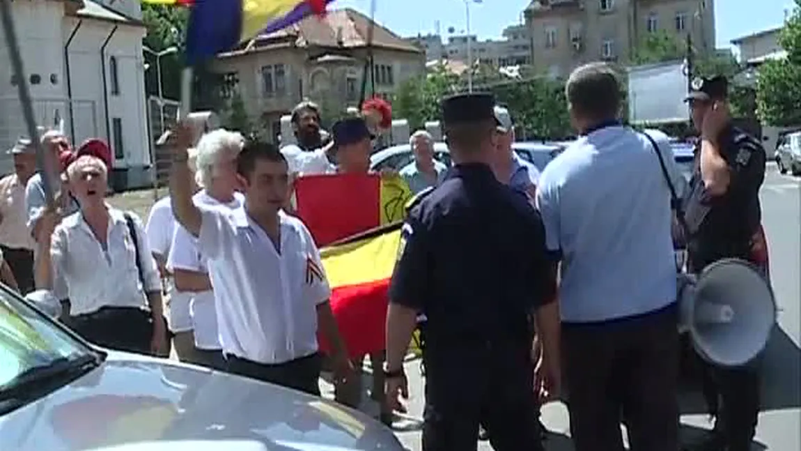 Un nou protest la sediul de campanie al lui Traian Băsescu VIDEO