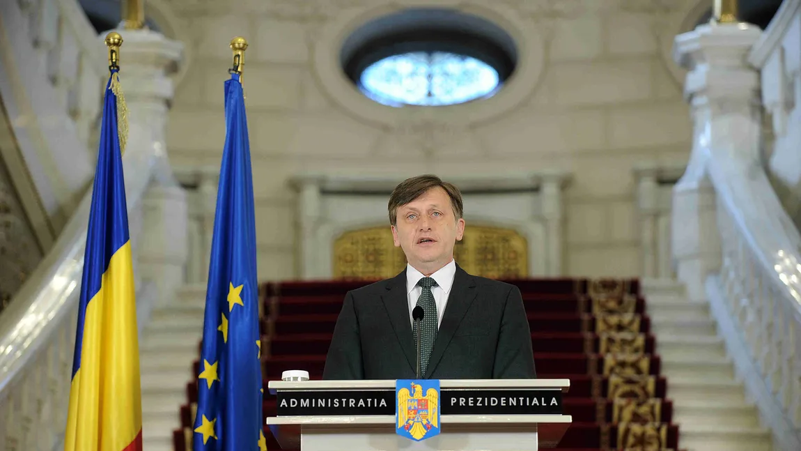 Crin Antonescu i-a DEMIS pe consilierii lui Băsescu