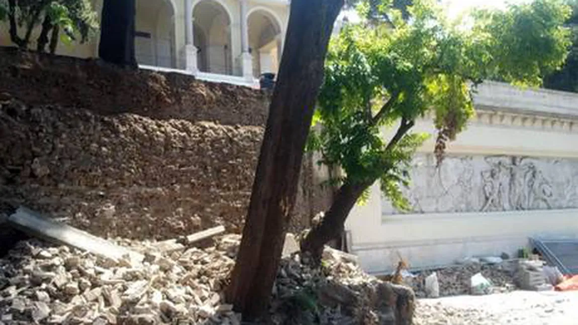 Un zid de pe faimoasa terasă Pincio, din Roma, s-a prăbuşit FOTO
