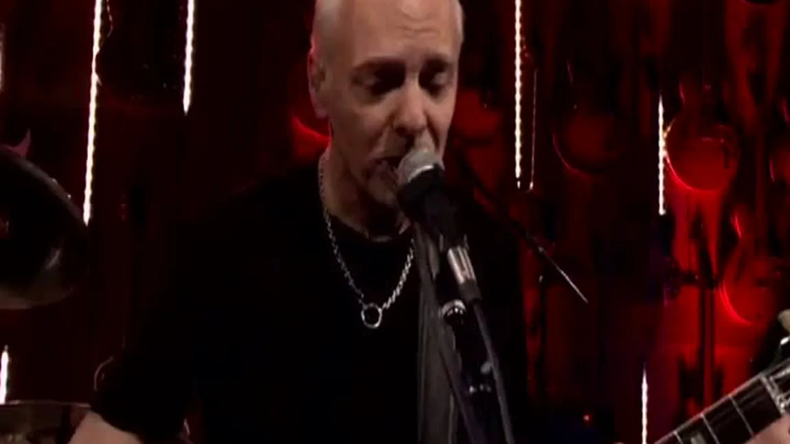 Peter Frampton a fost accidentat de o femeie care trimitea SMS-uri în timp ce era la volan VIDEO