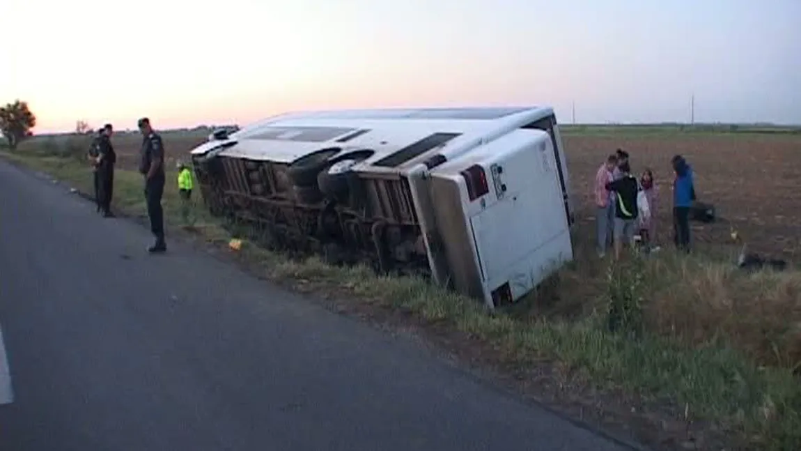 Un autocar cu ucraineni s-a răsturnat, într-o curbă, la Brăila, rănind patru persoane VIDEO