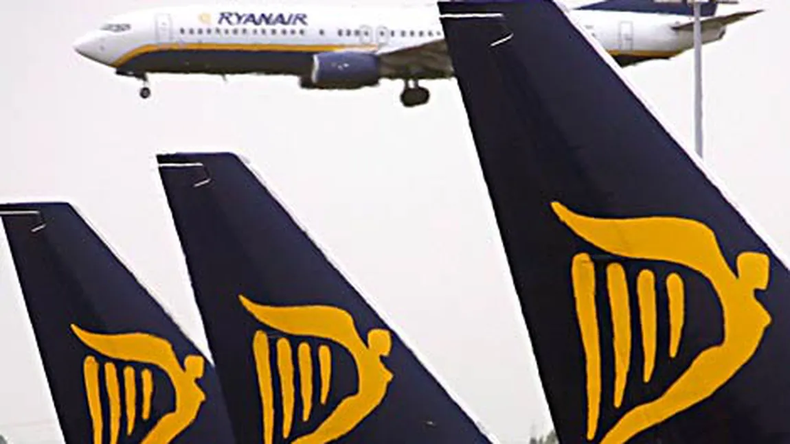 Avioane de pasageri ale unei companii low-cost, constrânse să zboare cu rezerve minime de carburant