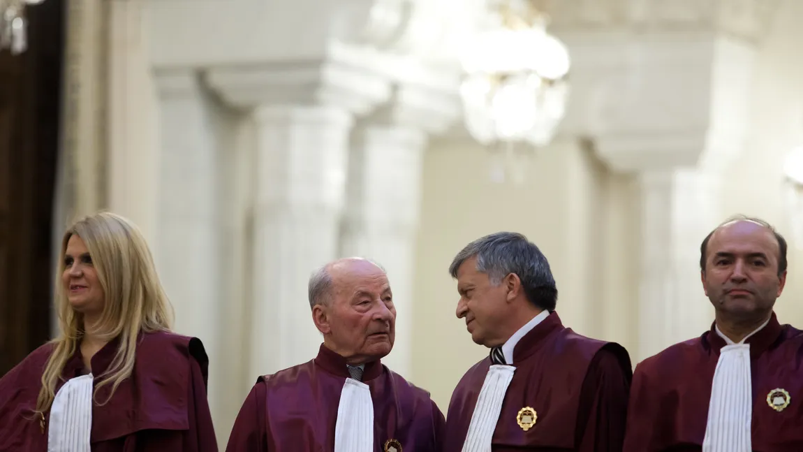 Judecătorii CCR Gaspar, Toader şi Predescu: Referendumul trebuia VALIDAT